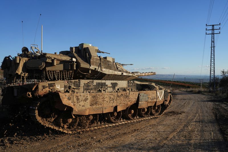 © Reuters. An Israeli tank maneuvers, amid cross-border hostilities between Hezbollah and Israel, by Israel's border with Lebanon in northern Israel, November 26, 2024. REUTERS/Ayal Margolin