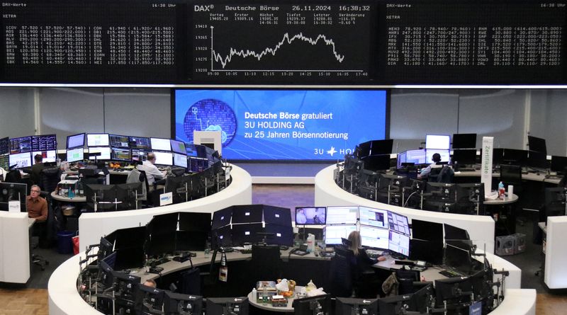 © Reuters. The German share price index DAX graph is pictured at the stock exchange in Frankfurt, Germany, November 26, 2024. REUTERS/Staff