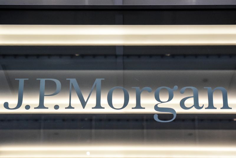 © Reuters. FILE PHOTO: A J.P. Morgan logo is seen in New York City, U.S. January 10, 2017. REUTERS/Stephanie Keith/File Photo