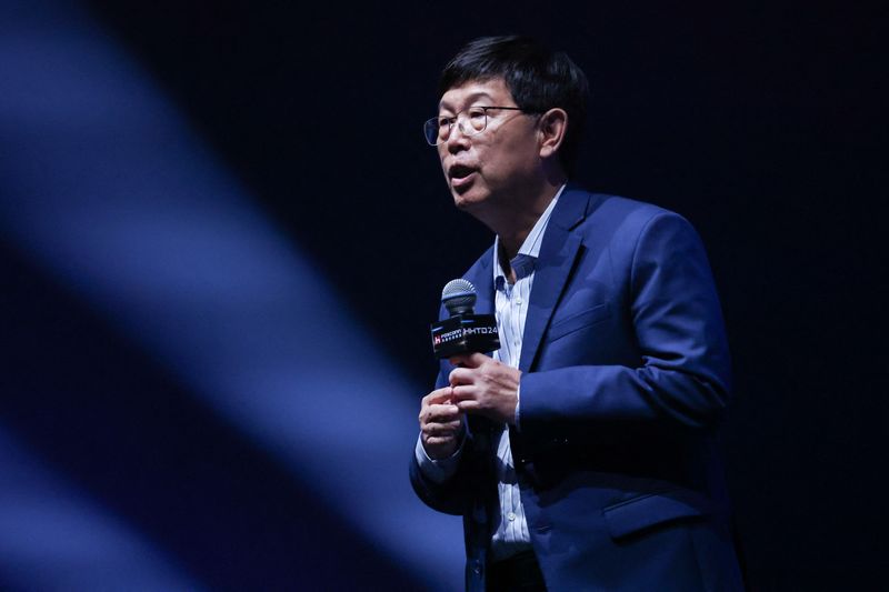 © Reuters. Foxconn Chairman Young Liu makes a speech at their annual tech day in Taipei, Taiwan October 8, 2024. REUTERS/Ann Wang/File Photo