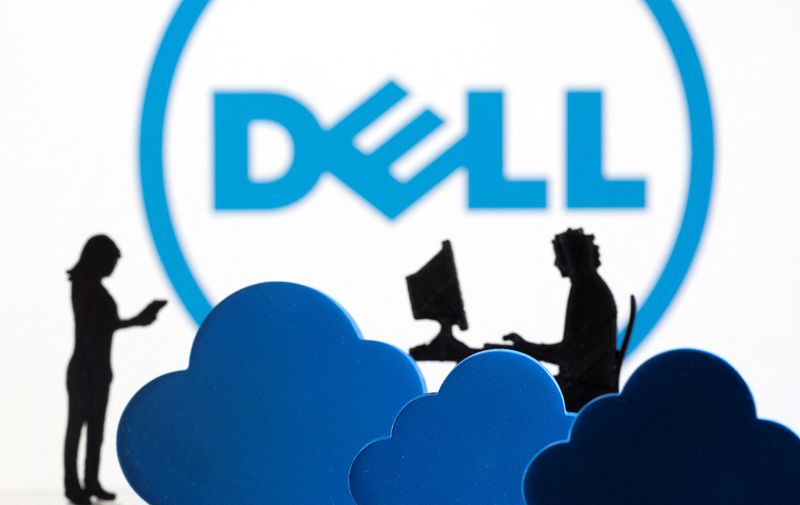 © Reuters. FILE PHOTO: 3D printed clouds and figurines are seen in front of the Dell logo in this illustration taken February 8, 2022. REUTERS/Dado Ruvic/Illustration/File Photo