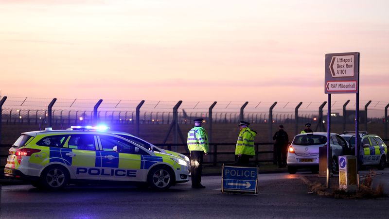 &copy; Reuters. FILE PHOTO: British police stand guard at the entrance to the US Air Force base at RAF Mildenhall, Suffolk, Britain December 18, 2017. REUTERS/Chris Radburn/File Photo