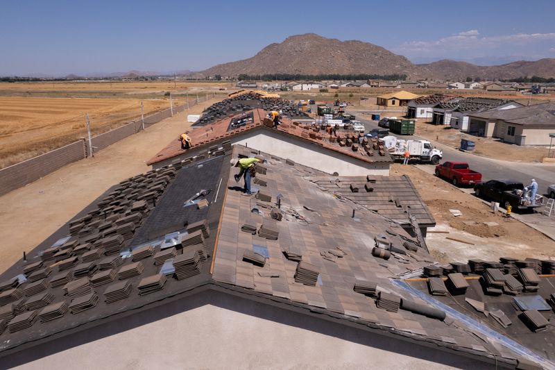 © Reuters. FILE PHOTO: Construction of a KB Home single-family housing development is shown in Menifee, California, U.S., September 4, 2024. REUTERS/Mike Blake/File Photo