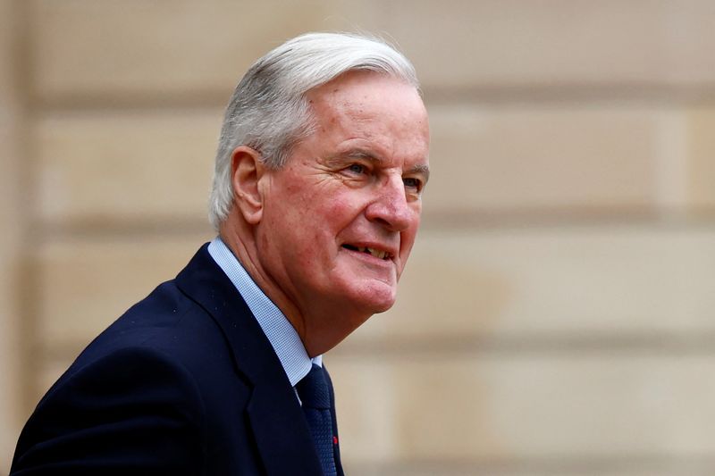 © Reuters. FILE PHOTO: French Prime Minister Michel Barnier leaves following the weekly cabinet meeting at the Elysee Palace in Paris, France, November 27, 2024. REUTERS/Stephane Mahe/File Photo