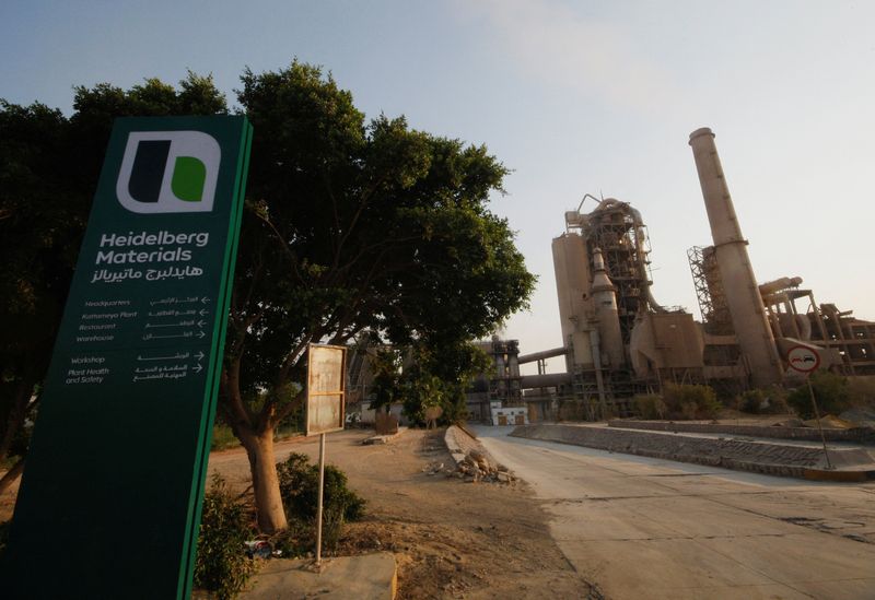 © Reuters. FILE PHOTO: A general view of Heidelberg Materials cement plant at Kattameya district in Cairo, Egypt September 4, 2023. REUTERS/Shokry Hussien/File Photo