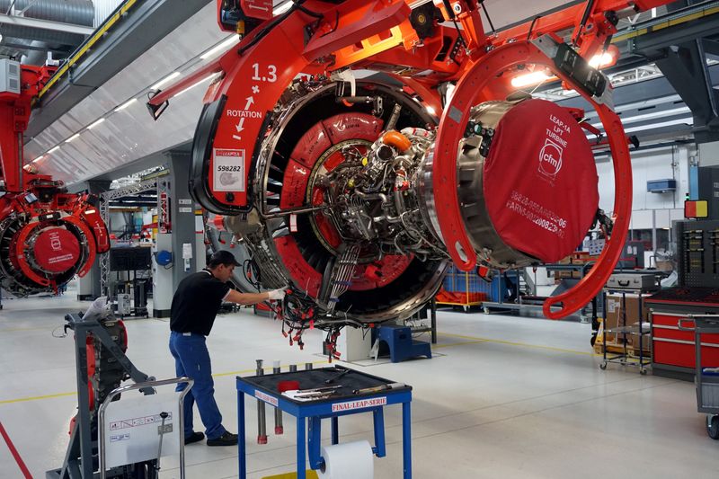 © Reuters. FILE PHOTO: A worker on a Safran production line assembles a LEAP-1A aircraft engine co-developed with General Electric for Airbus in Villaroche, France, May 11, 2017. REUTERS/Tim Hepher/File Photo