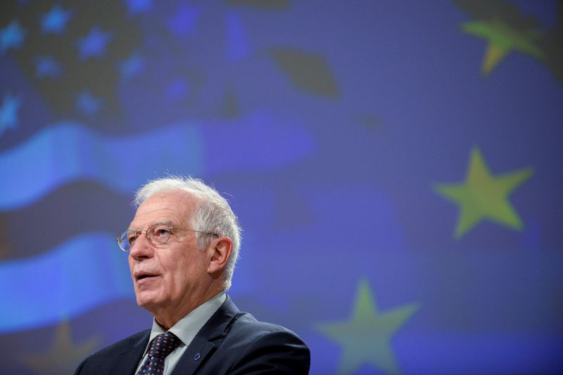 &copy; Reuters. Il capo della politica estera dell'Unione europea Josep Borell parla durante una conferenza stampa a Bruxelles, in Belgio, il 2 dicembre 2020. REUTERS/Johanna Geron