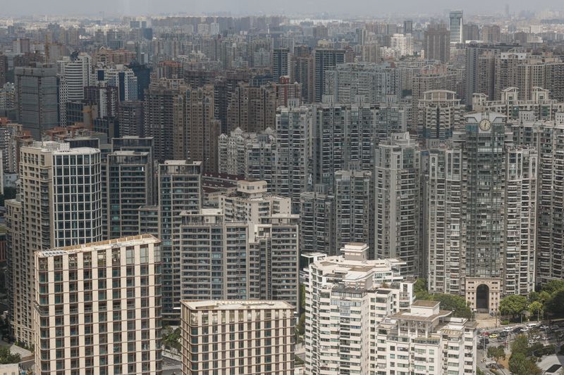 © Reuters. FILE PHOTO: Residential buildings are pictured in Shanghai, China September 29, 2024. REUTERS/Tingshu Wang/File Photo