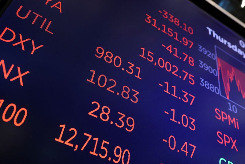 &copy; Reuters. FILE PHOTO: Market information is displayed on a monitor at the New York Stock Exchange (NYSE) in Manhattan, New York City, U.S., May 19, 2022. REUTERS/Andrew Kelly/File Photo