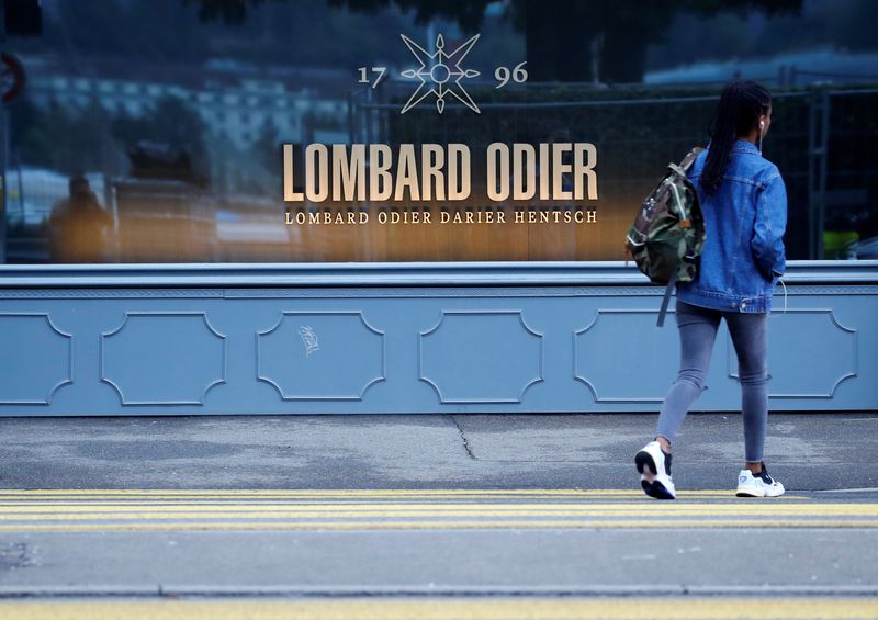 © Reuters. FILE PHOTO: The logo of private bank Lombard Odier (LODH) is seen at a branch office in Zurich, Switzerland August 12, 2019.  REUTERS/Arnd Wiegmann/File Photo