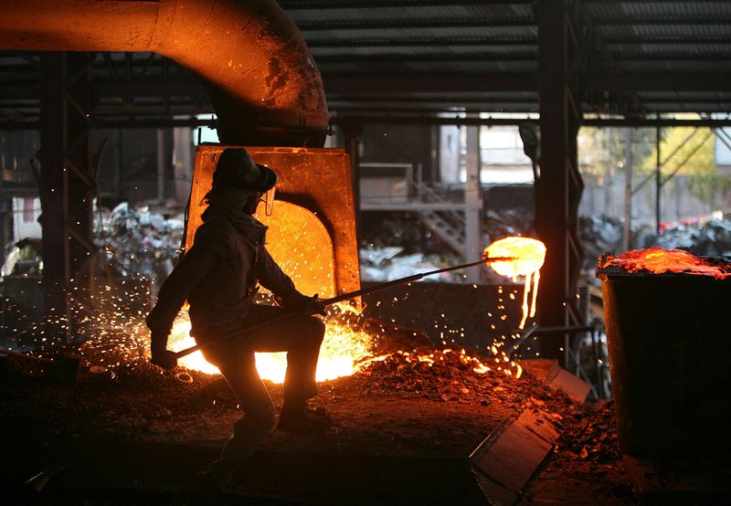 © Reuters. FILE PHOTO: A labourer works inside a steel factory on the outskirts of Jammu January 2, 2014. REUTERS/Mukesh Gupta/File Photo