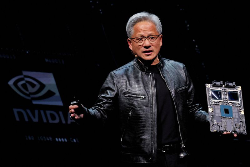 © Reuters. FILE PHOTO: Nvidia CEO Jensen Huang present NVIDIA Blackwell platform at an event ahead of the COMPUTEX forum, in Taipei, Taiwan June 2, 2024. REUTERS/Ann Wang/File Photo