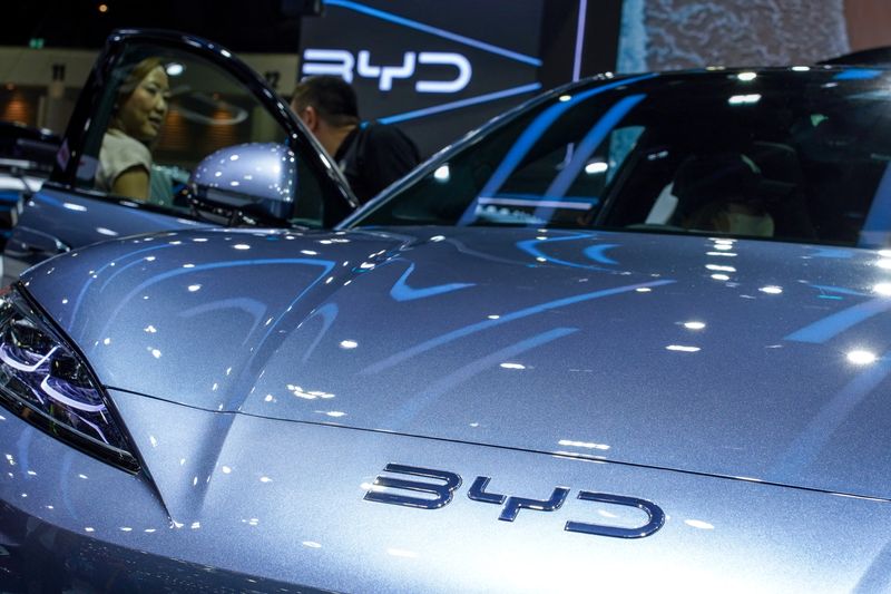 © Reuters. FILE PHOTO: A visitor stands next to a BYD Sealion 7 EV car at the 41st Thailand International Motor Expo, in Bangkok, Thailand, November 29, 2024. REUTERS/Athit Perawongmetha/File Photo