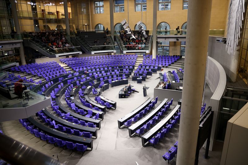 &copy; Reuters. FLE PHOTO: A view shows the mostly empty hall of the German lower house of parliament, Bundestag, before a vote, in Berlin, Germany, November 6, 2024. REUTERS/Liesa Johannssen/File Photo