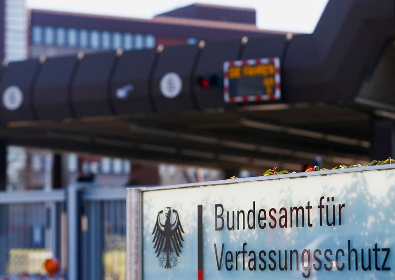 © Reuters. FILE PHOTO: A sign on the entrance of Germany's Federal Office for the Protection of the Constitution (Bundesamt fuer Verfassungsschutz) is pictured as a hearing is held on lawsuits against the surveillance of the far-right party Alternative for Germany (AfD) by Germany's Federal Office for the Protection of the Constitution in Cologne, Germany March 8, 2022. REUTERS/Thilo Schmuelgen/File Photo