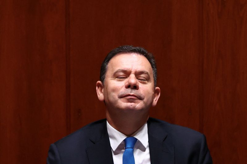 © Reuters. Portugal's Prime Minister Luis Montenegro reacts after the approval of the 2025 budget bill on final reading, in Lisbon, Portugal, November 29, 2024. REUTERS/Pedro Nunes