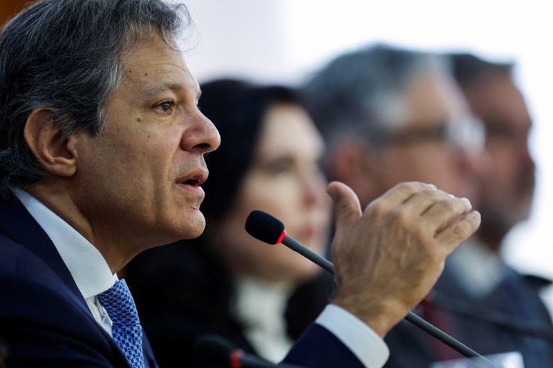 &copy; Reuters. FILE PHOTO: Brazil's Finance Minister Fernando Haddad attends a press conference along with Planning Minister Simone Tebet, at the Planalto Palace in Brasilia, Brazil November 28, 2024. REUTERS/Adriano Machado/File Photo