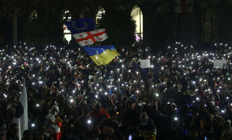 &copy; Reuters. Supporters of Georgia's opposition parties hold a rally to protest against the new government's decision to suspend the European Union accession talks and refuse budgetary grants until 2028, outside parliament in Tbilisi, Georgia November 29, 2024. REUTER