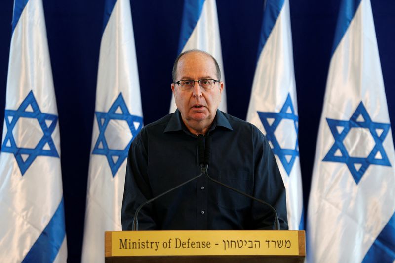 &copy; Reuters. FILE PHOTO: Israel's Defence Minister Moshe Yaalon gives a statement to the press at the Kirya Army base in Tel Aviv, Israel  May 20, 2016. REUTERS/Amir Cohen/File Photo