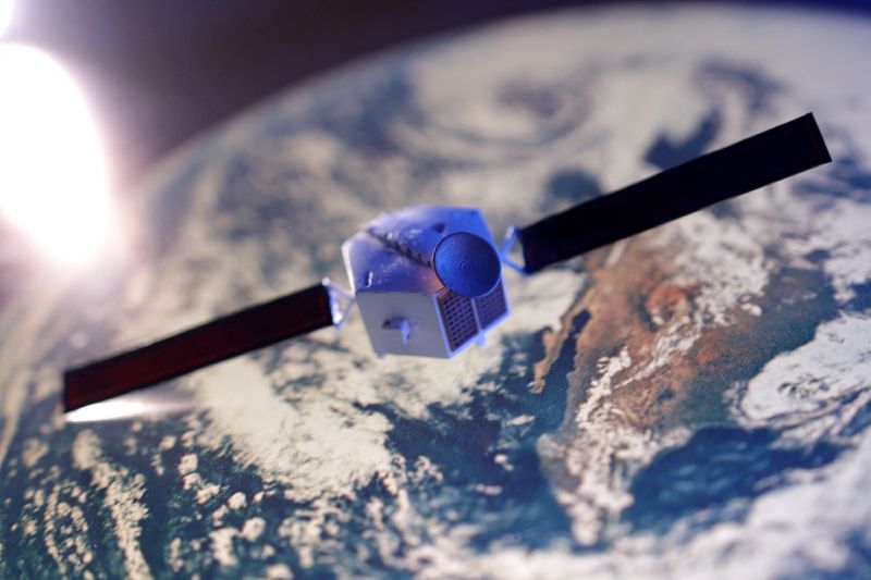 © Reuters. FILE PHOTO: A satellite model is placed on a picture of Earth in this illustration taken November 25, 2024. REUTERS/Dado Ruvic/Illustration/ File Photo