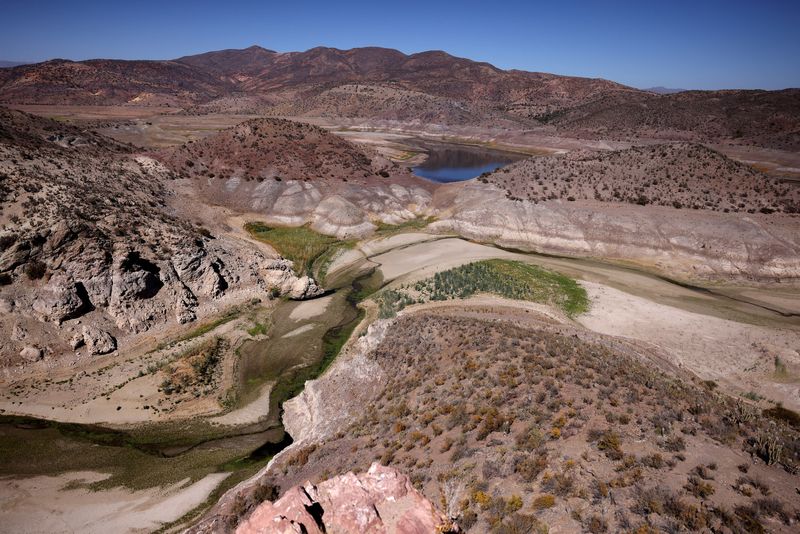 &copy; Reuters. FILE PHOTO: A general view of the dried Cogoti reservoir, as water levels in the zone dropped to record lows, ahead of World Water Day at La Ligua area, in Coquimbo, Chile March 14, 2024. REUTERS/Ivan Alvarado/File Photo