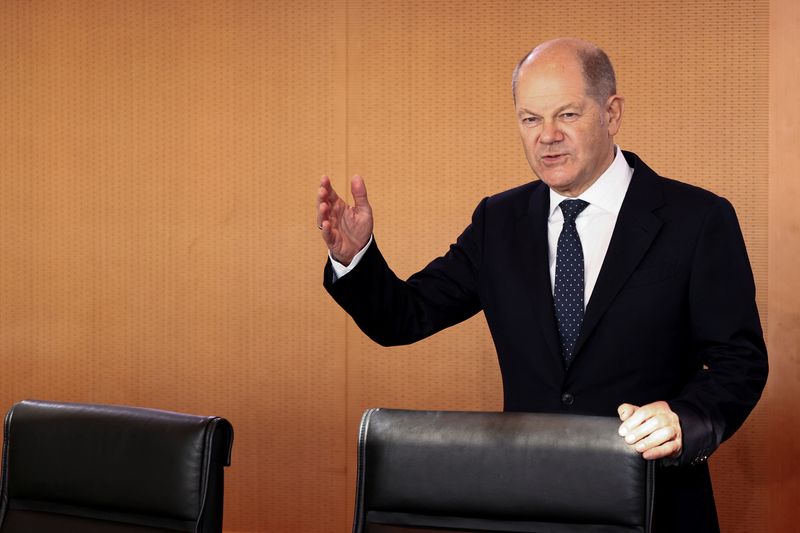 &copy; Reuters. FILE PHOTO: German Chancellor Olaf Scholz attends the cabinet meeting at the Chancellery in Berlin, Germany, November 27, 2024. REUTERS/Liesa Johannssen/File Photo