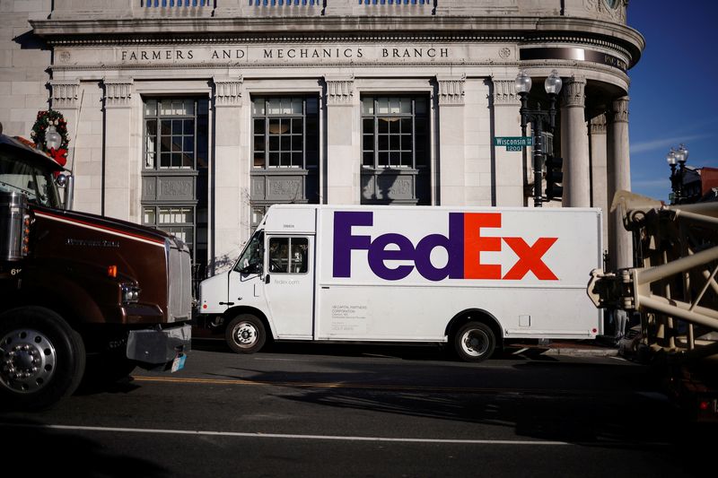 &copy; Reuters. A FedEx delivery truck is pictured during Black Friday preparations in the Georgetown neighborhood of Washington, U.S., November 26, 2024. REUTERS/Benoit Tessier/File Photo