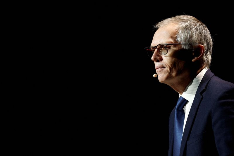 &copy; Reuters. Carlos Tavares, amministratore delegato di Stellantis, parla al Paris Automotive Summit durante il Salone dell'Auto 2024 a Parigi, Francia, 15 ottobre 2024. REUTERS/Benoit Tessier