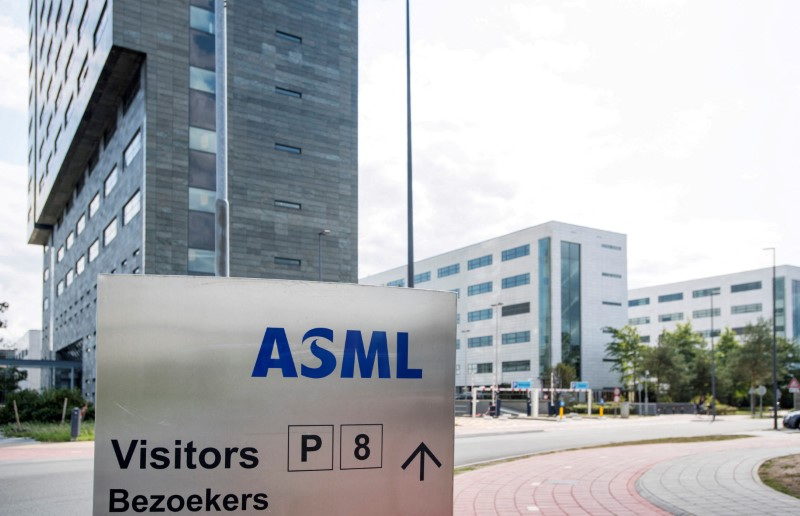 © Reuters. FILE PHOTO: ASML headquarters is seen in Veldhoven, Netherlands August 30, 2018. REUTERS/Piroschka van de Wouw//File Photo