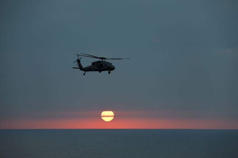 &copy; Reuters. FILE PHOTO: A MH-60R Seahawk of The Swamp Foxes HSM-74 approaches the flight-deck of the USS Dwight D. Eisenhower (CVN 69) aircraft carrier during evening flight-operation in Southern Red Sea, Middle East, February 12, 2024. REUTERS/Hamad I Mohammed/File 