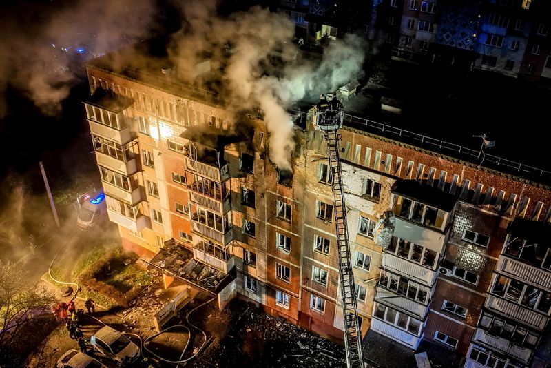 &copy; Reuters. A drone view shows an apartment building hit by a Russian drone strike, amid Russia's attack on Ukraine, in Ternopil, Ukraine December 2, 2024. Press service of the State Emergency Service of Ukraine in Ternopil region/Handout via REUTERS