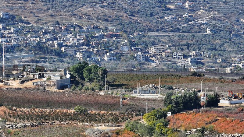 &copy; Reuters. Una veduta da drone di edifici in rovina in Libano, vicino al confine tra Israele e Libano, dopo il cessate il fuoco tra Israele e il gruppo Hezbollah sostenuto dall'Iran, vista da Metula, nel nord di Israele, 2 dicembre 2024. REUTERS/Ilan Rosenberg