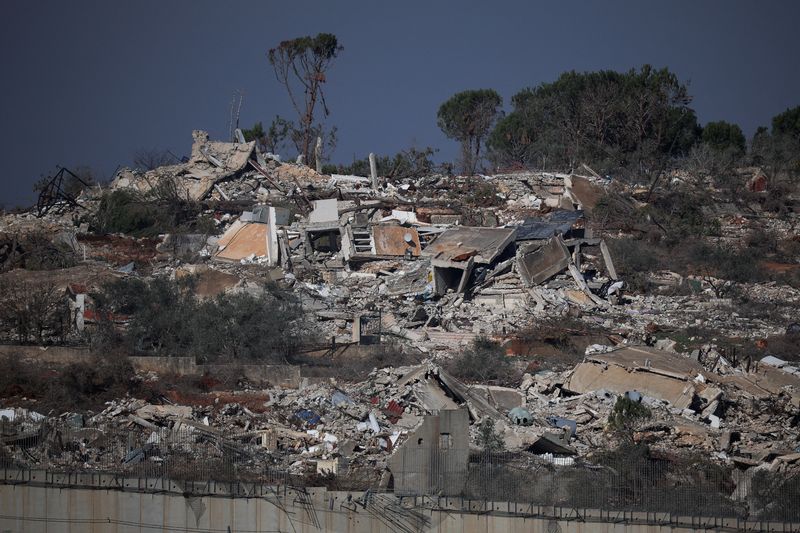 &copy; Reuters. Buildings lie in ruin in Lebanon, near the Israel-Lebanon border, following the ceasefire between Israel and Iran-backed group Hezbollah, as seen from Metula, northern Israel, December 3, 2024. REUTERS/Stoyan Nenov