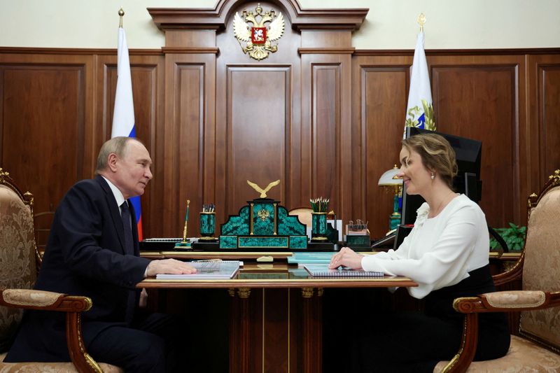 &copy; Reuters. FILE PHOTO: Russian President Vladimir Putin meets with Presidential Commissioner for Children's Rights Maria Lvova-Belova in Moscow, Russia May 31, 2024. Sputnik/Alexander Kazakov/Pool via REUTERS/File Photo