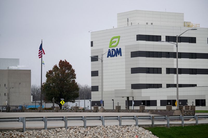 &copy; Reuters. FILE PHOTO: A general view of the Archer Daniels Midland headquarters in Decatur, Illinois, U.S. November 23, 2024.  REUTERS/Vincent Alban/File Photo