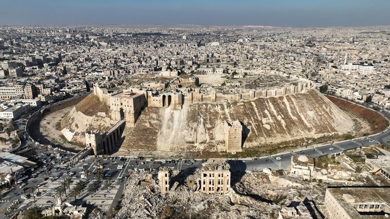 © Reuters. A drone view shows Aleppo's ancient citadel, Syria December 3, 2024. REUTERS/Mahmoud Hasano     