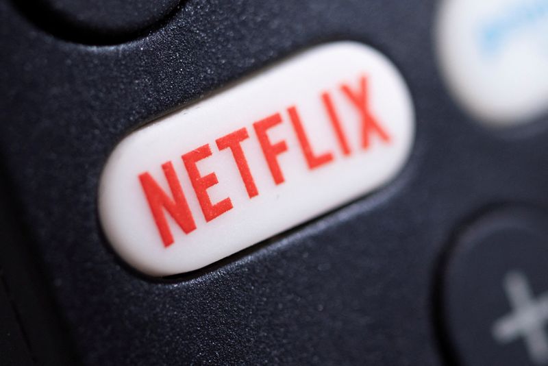 © Reuters. FILE PHOTO: The Netflix logo is seen on a TV remote controller in this illustration taken January 20, 2022. REUTERS/Dado Ruvic/Illustration/File Photo