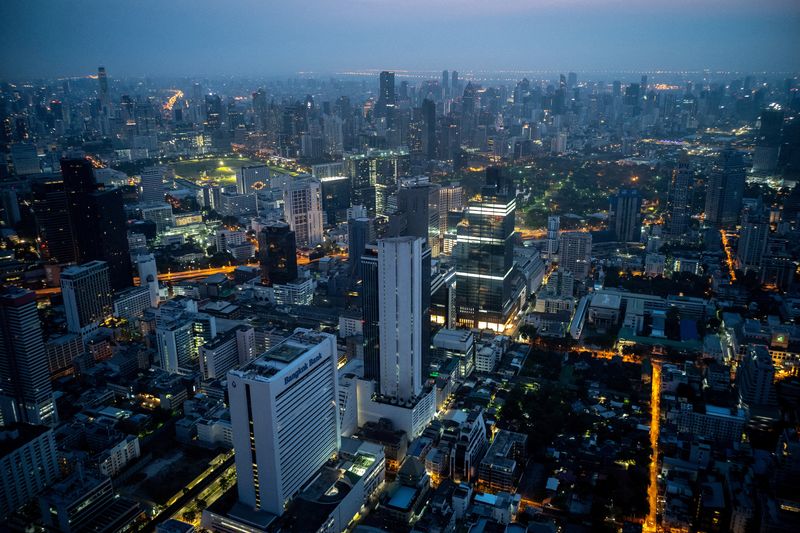 © Reuters. FILE PHOTO: Bangkok's skyline photographed before sunrise in Bangkok, Thailand, April 8, 2023. REUTERS/Athit Perawongmetha/File Photo