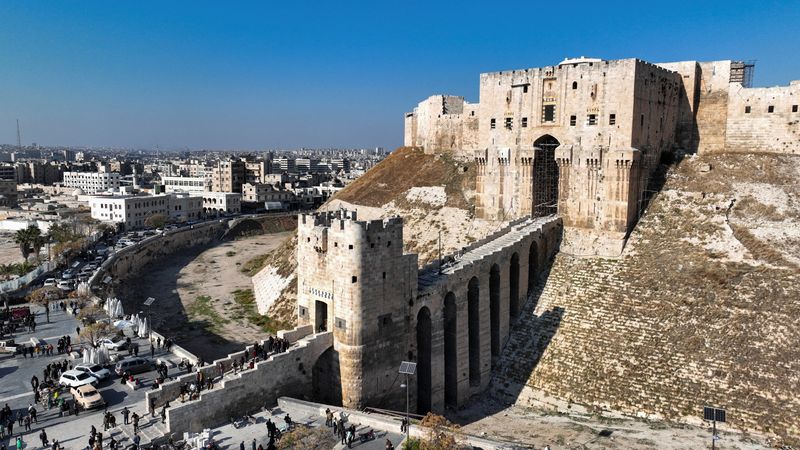 &copy; Reuters. People walk at Aleppo's ancient citadel in this picture from a drone, in Aleppo, Syria December 3, 2024. REUTERS/Mahmoud Hasano