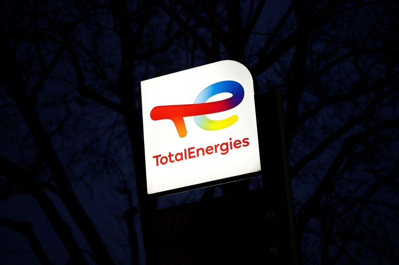 © Reuters. FILE PHOTO: Signage at a TotalEnergies gas station in Paris, France, February 6, 2024. REUTERS/Benoit Tessier/File Photo