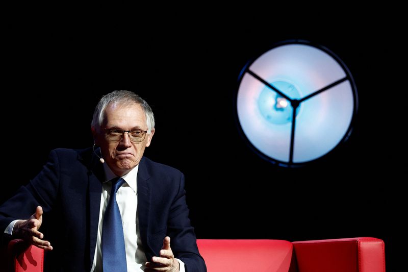 &copy; Reuters. Carlos Tavares, amministratore delegato di Stellantis, parla al Paris Automotive Summit durante il Salone dell'Auto 2024 a Parigi, Francia, 15 ottobre 2024. REUTERS/Benoit Tessier