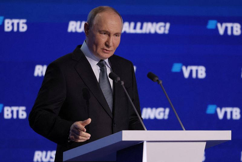 &copy; Reuters. Russian President Vladimir Putin attends a plenary session of the VTB Investment Forum 'Russia Calling' in Moscow, Russia December 4, 2024. Yuri Kochetkov/Pool via REUTERS