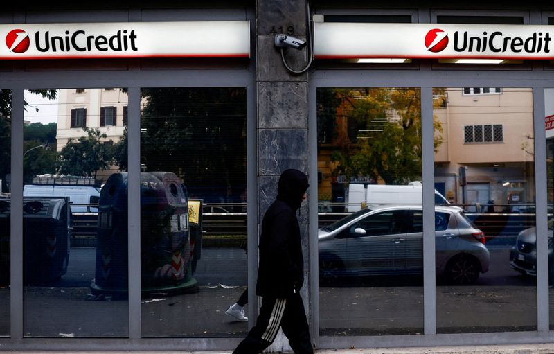 © Reuters. FILE PHOTO: A person walks past the UniCredit bank branch in Rome, Italy, November 25, 2024. REUTERS/Yara Nardi/File Photo