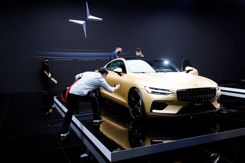 &copy; Reuters. FILE PHOTO: Visitors check a Polestar 1 hybrid vehicle displayed during a media day for the Auto Shanghai show in Shanghai, China April 19, 2021. REUTERS/Aly Song/File Photo