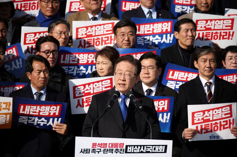 &copy; Reuters. FILE PHOTO: South Korea's main opposition Democratic Party leader Lee Jae-myung, lawmakers and people attend a rally to condemn South Korean President's surprise declarations of the martial law last night and to call for his resignation, at the national a