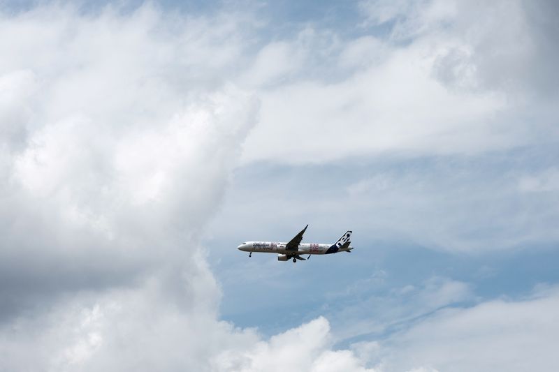 &copy; Reuters. FILE PHOTO: An Airbus A321 XLR aircraft during a flying display at the 54th International Paris Airshow at Le Bourget Airport near Paris, France, June 20, 2023. REUTERS/Benoit Tessier/ File Photo