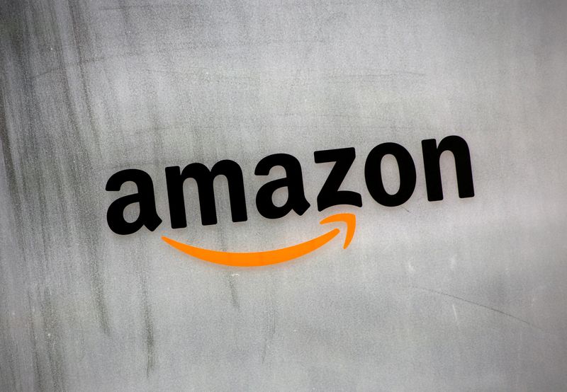 &copy; Reuters. Logo da Amazon.com em escritório da empresa em Tóquio, no Japãon08/08/2016nREUTERS/Kim Kyung-Hoon