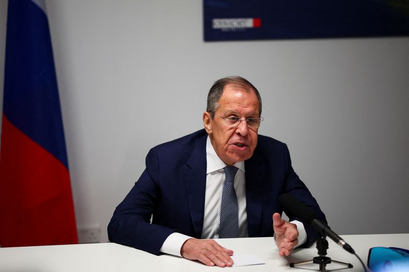 © Reuters. Russia's Foreign Minister Sergei Lavrov speaks to the media as he attends the 31st Organization for Security and Co-operation in Europe (OSCE) Ministerial Council in Ta'Qali, Malta, December 5, 2024. REUTERS/Florion Goga