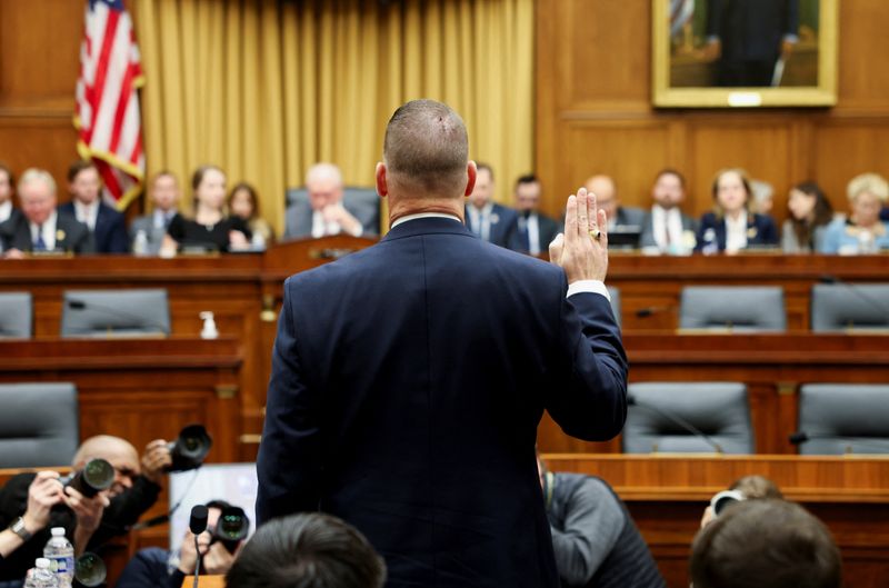 © Reuters. U.S. Secret Service Acting Director Ronald Rowe Jr. is sworn in, during a House Task Force hearing on the Secret Service's security failures regarding the assassination attempts on President-elect Donald Trump, on Capitol Hill in Washington, U.S., December 5, 2024. REUTERS/Evelyn Hockstein