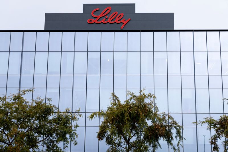 &copy; Reuters. FILE PHOTO: Lilly Biotechnology Center is shown in San Diego, California, U.S. March 1, 2023. REUTERS/Mike Blake/File Photo